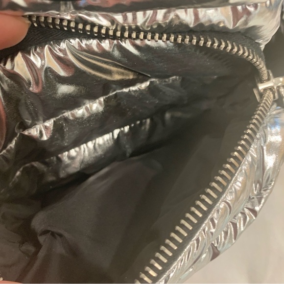 🌚 MONCLER Small Kilia Puffer Crossbody Bag Metallic Silver Foil - Picture 9 of 14